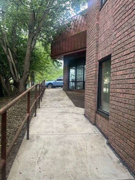 More Photos Of 10001 Lewis Dr, Damascus Warehouse For Sale