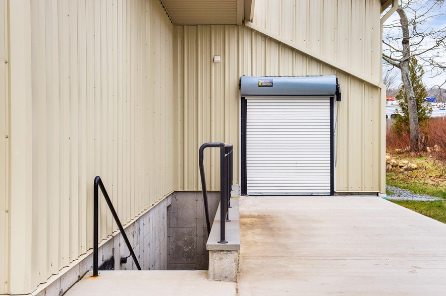 More Photos Of 77 Queens Ln, East Hampton Light Distribution For Lease