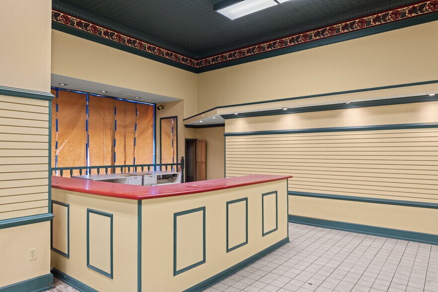 More Photos Of 203 N Court St, Florence Department Store For Sale