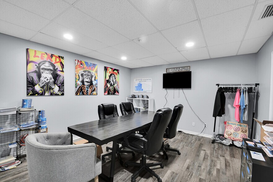 More Photos Of 12165 Metro Pky, Fort Myers Light Manufacturing For Lease