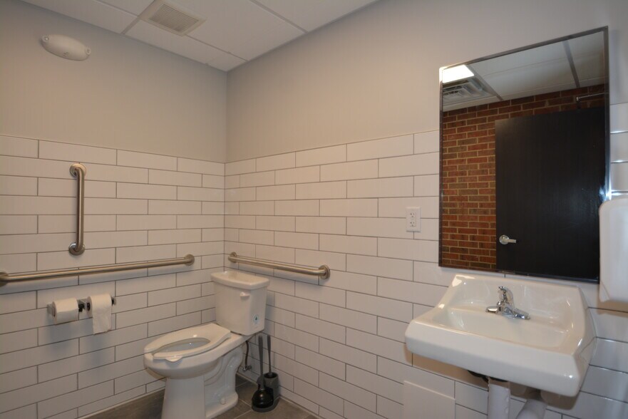 More Photos Of 6595 W 14th Ave, Lakewood Office For Lease