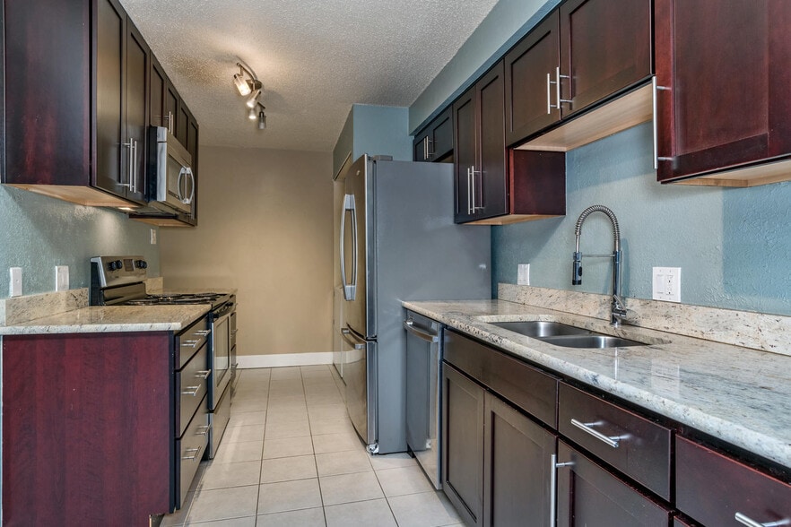 More Photos Of 2805-2901 S Locust St, Denver Apartments For Sale