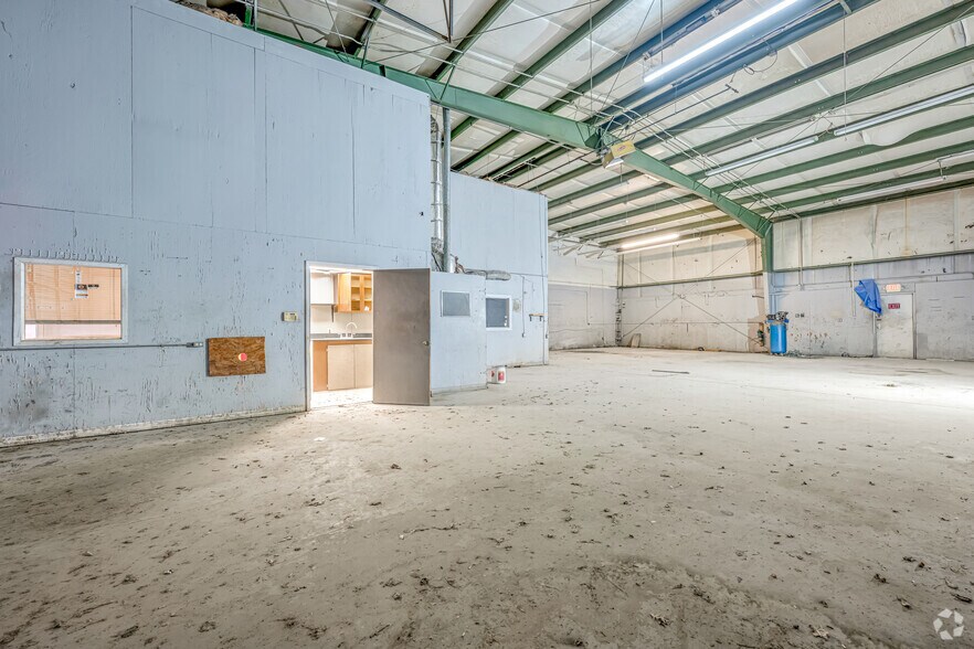 More Photos Of 6275 Highway 85, Riverdale Unknown For Lease