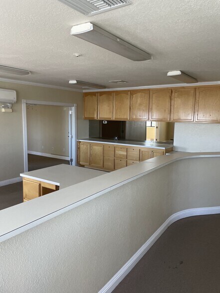More Photos Of 15260 Anacapa Rd, Victorville Showroom For Lease
