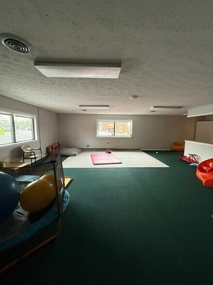 More Photos Of 114 S Maple St, Winchester Office For Lease