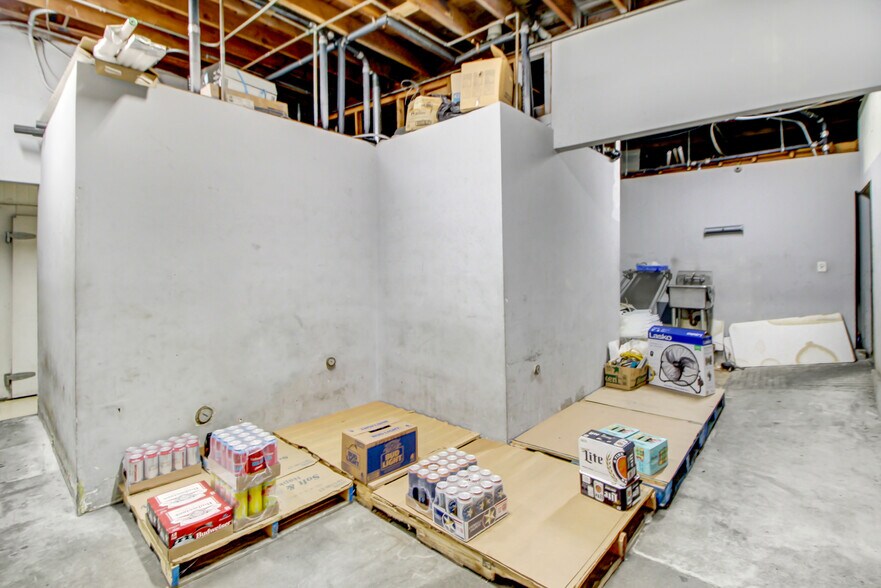 More Photos Of 1710 Lake St, Glendale Convenience Store For Sale