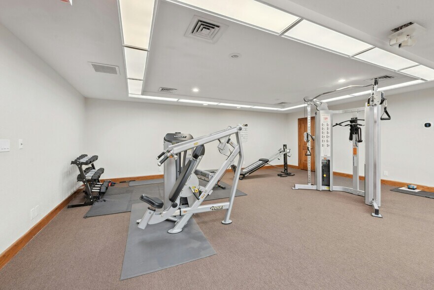 More Photos Of 7685 Northcross Dr, Austin Office For Lease