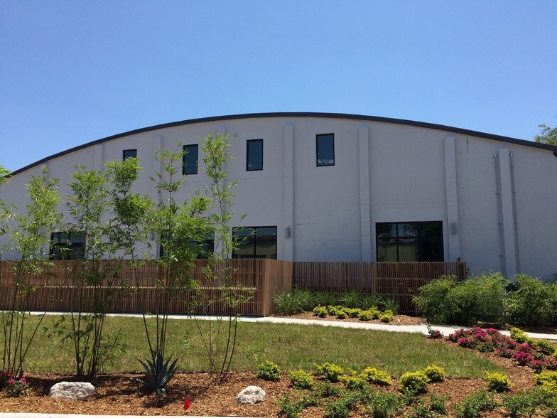 Primary Photo Of 2430 S Terminal Dr, Saint Petersburg Warehouse For Lease