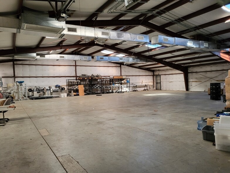 More Photos Of 3718 Bell St, Houston Warehouse For Lease