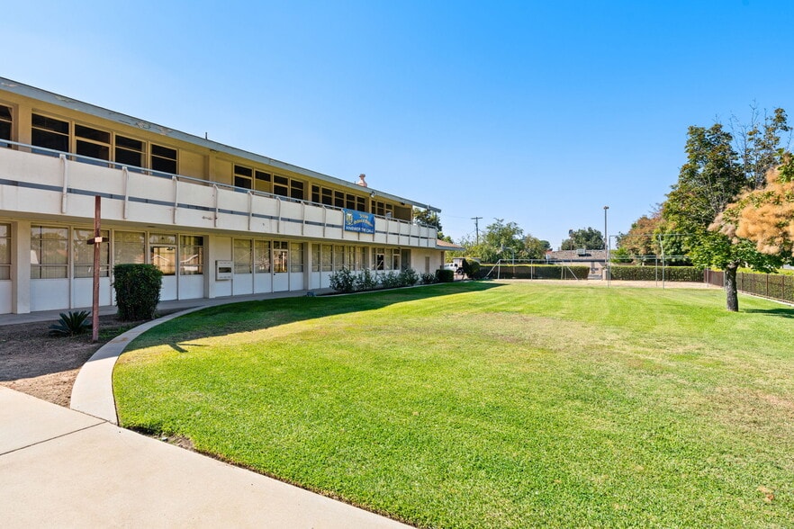 More Photos Of 101 W Clinton Ave, Fresno Specialty For Sale