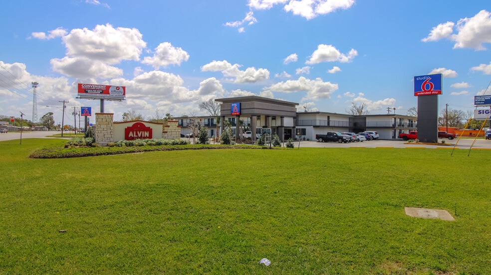 More Photos Of 110 E Highway 6, Alvin Hotel For Sale