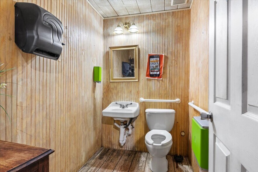 More Photos Of 495 Van Alstyne Pky, Van Alstyne Restaurant For Sale