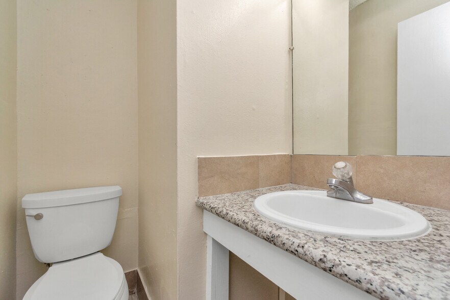 More Photos Of 6659 Brittmoore rd, Houston Multifamily For Sale