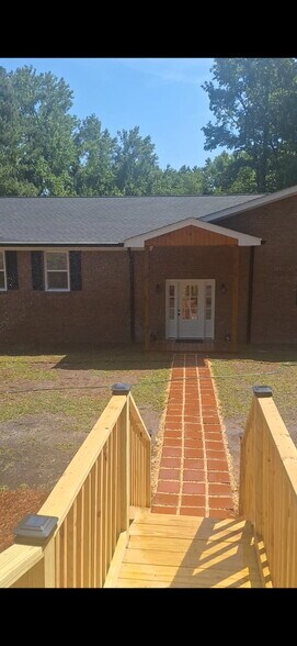 Primary Photo Of 647 Camp Ground Rd, Columbia Specialty For Lease
