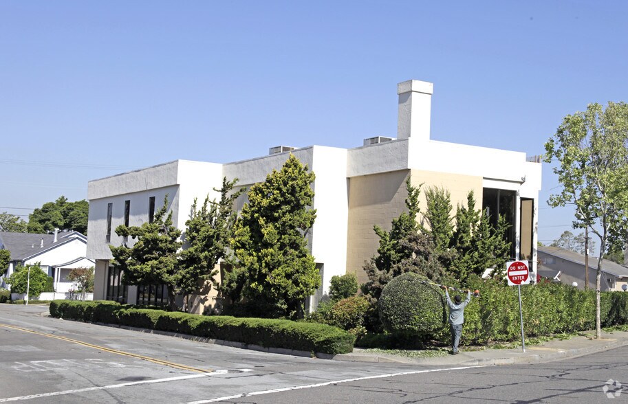 More Photos Of 933 MacArthur Blvd, San Leandro Office For Lease