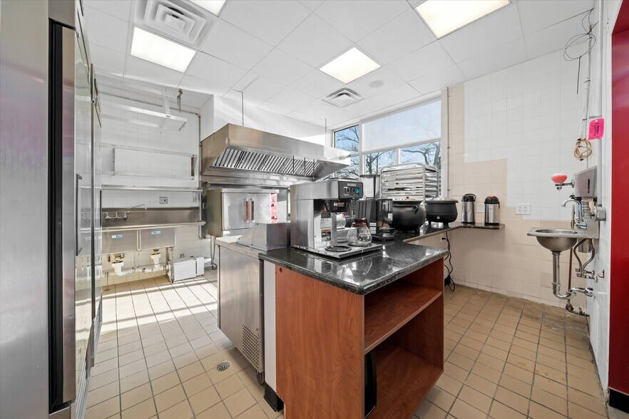 More Photos Of 2401 Pennsylvania Ave, Wilmington Apartments For Sale