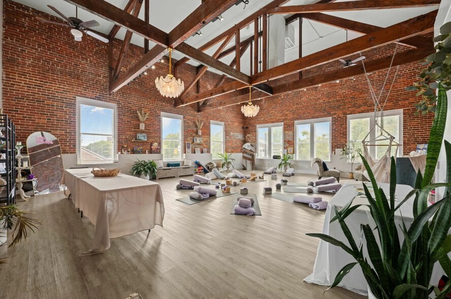 More Photos Of 202 Craven St, New Bern General Retail For Lease