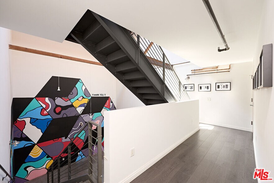 More Photos Of 1046 Princeton #108 dr, Marina Del Rey Office For Sale