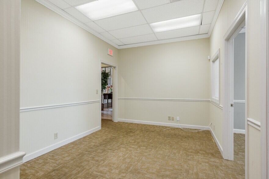 More Photos Of 133 Indian Lake Rd, Hendersonville Office For Lease