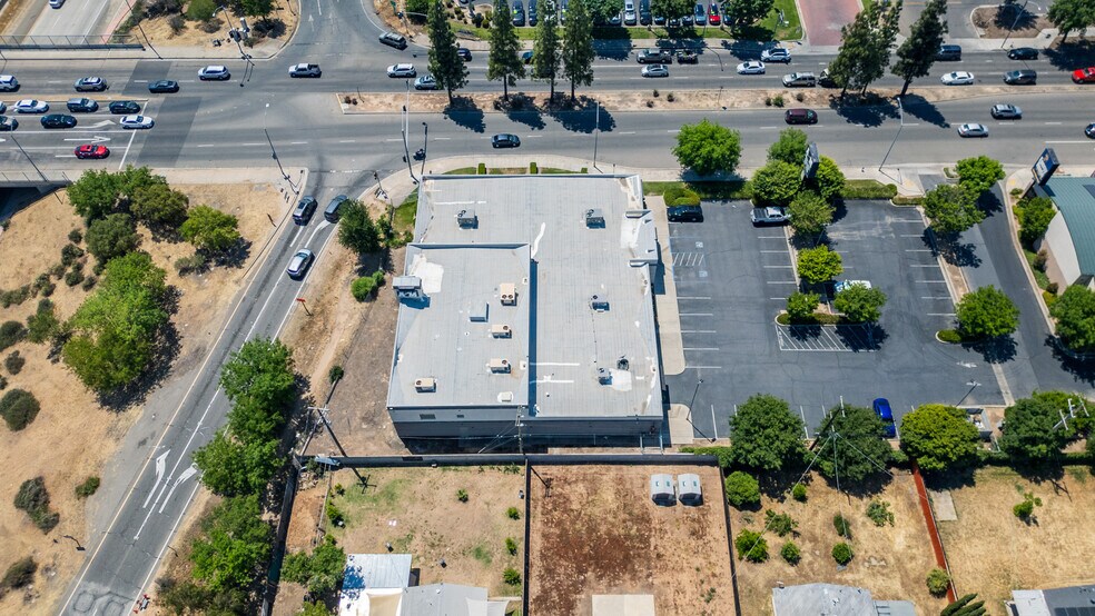 More Photos Of 160 E Bullard Ave, Fresno Freestanding For Sale