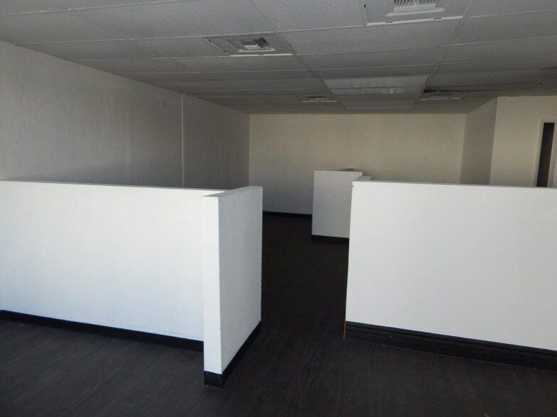 More Photos Of 2841 E Bell Rd, Phoenix Storefront Retail Office For Sale