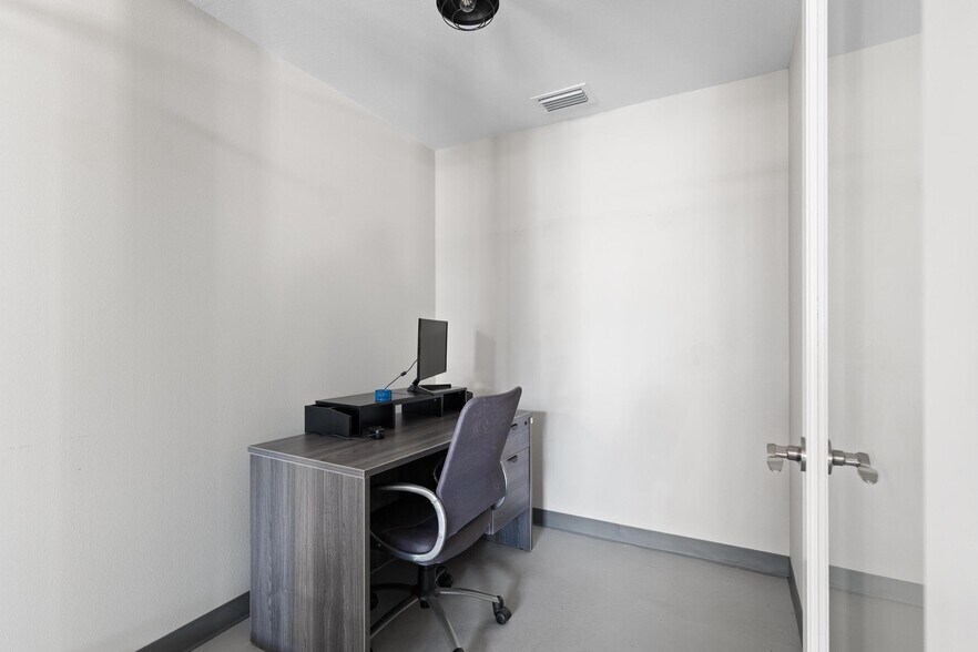 More Photos Of 229 E Lemon St, Tarpon Springs Auto Repair For Lease