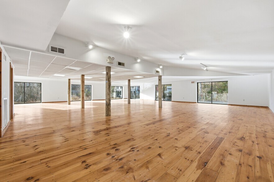 More Photos Of 33 Deep River Rd, Centerbrook Flex For Sale