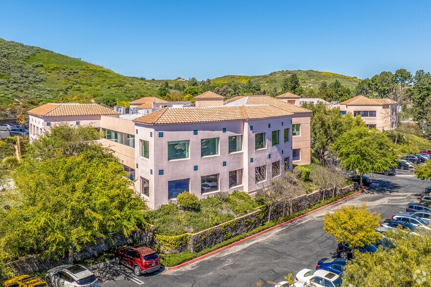 More Photos Of 555 St Charles Dr, Thousand Oaks Office For Lease