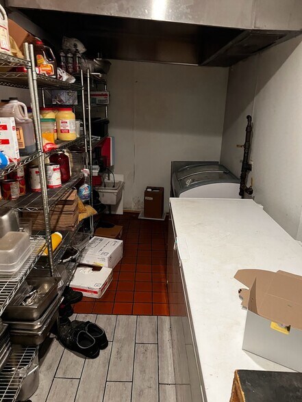 More Photos Of 910 Union Ave, Union Beach Restaurant For Sale