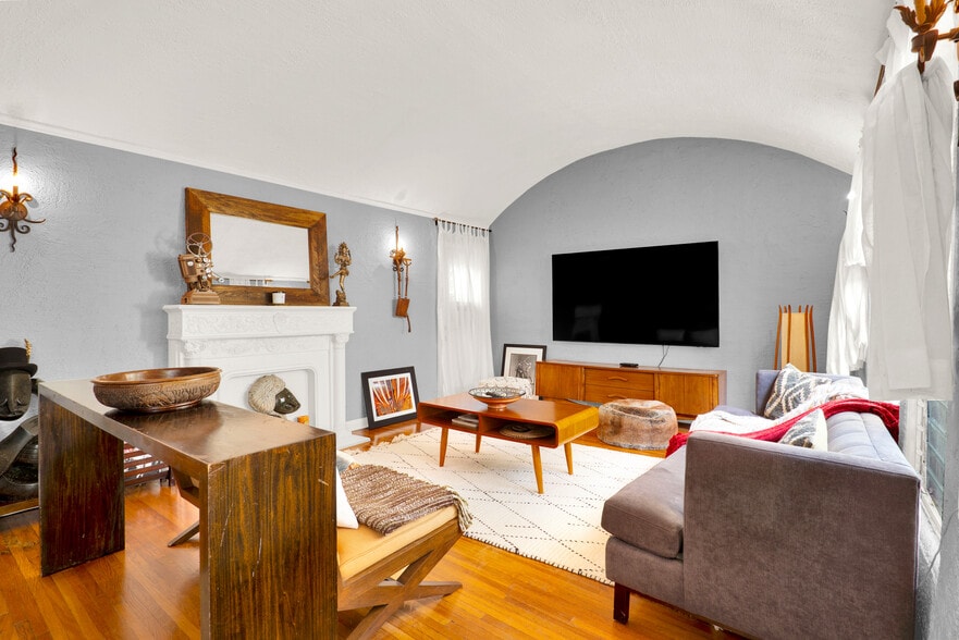 More Photos Of 811 N Citrus Ave, Los Angeles Multifamily For Sale