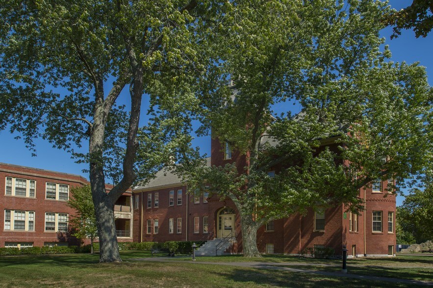 More Photos Of 28 Chestnut St, Foxborough Apartments For Sale