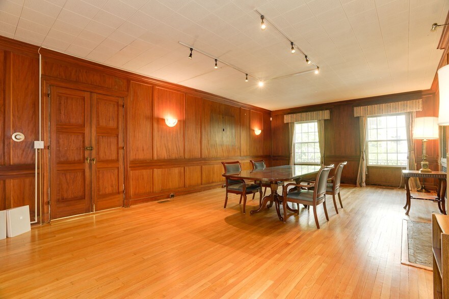 More Photos Of 2118 Leroy Pl NW, Washington Office For Sale