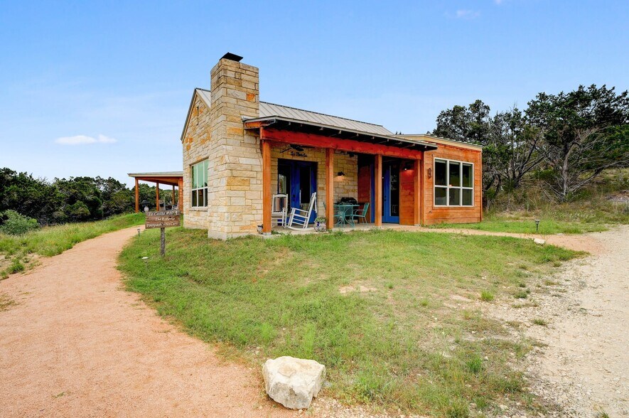 More Photos Of 7400 McGregor Ln, Dripping Springs Hotel For Sale