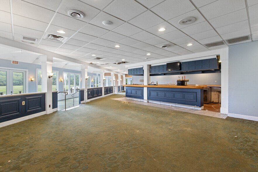 More Photos Of 1335 US ROUTE 1, Yarmouth Restaurant For Sale