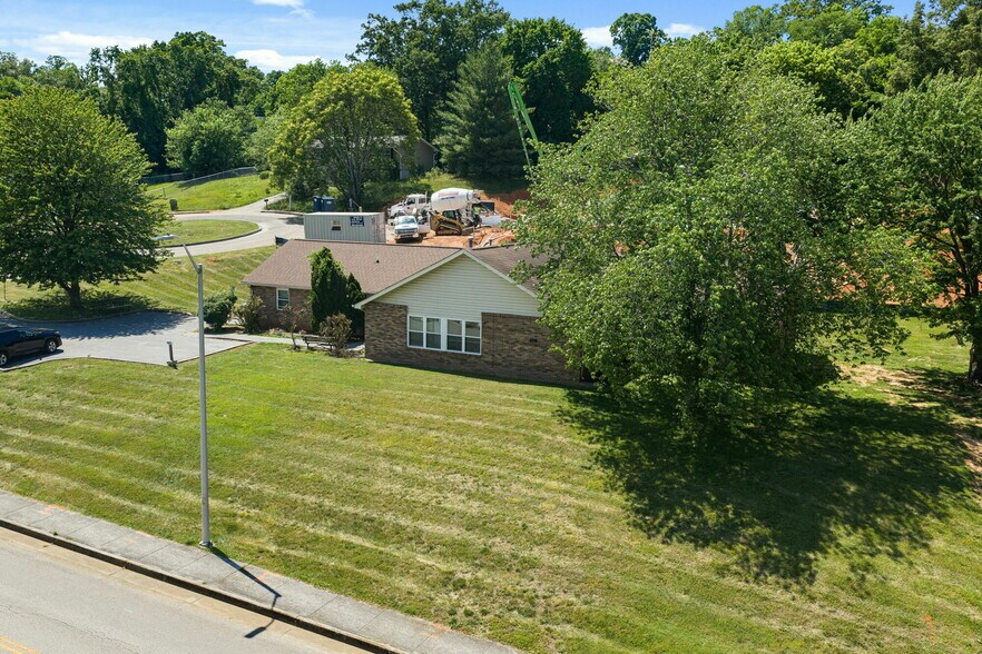 More Photos Of 401 McGhee St, Maryville Apartments For Sale