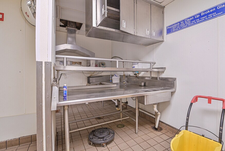 More Photos Of 2675 32nd Ave S, Grand Forks Restaurant For Sale