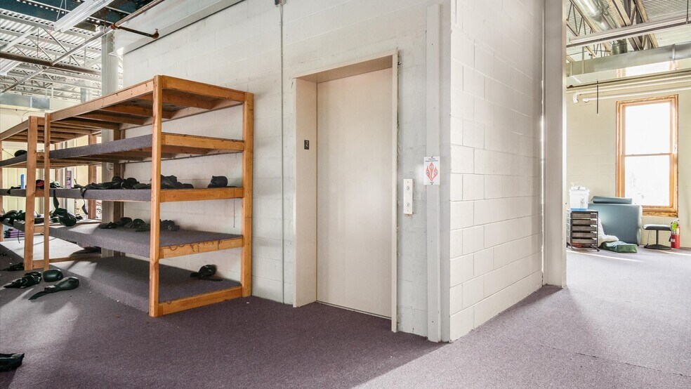 More Photos Of 701 Main St, Dresden Storefront For Lease