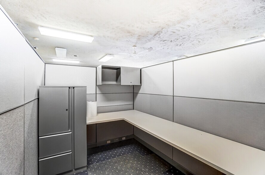 More Photos Of 20660 W Bowling Green Road, Weston Auto Repair For Sale