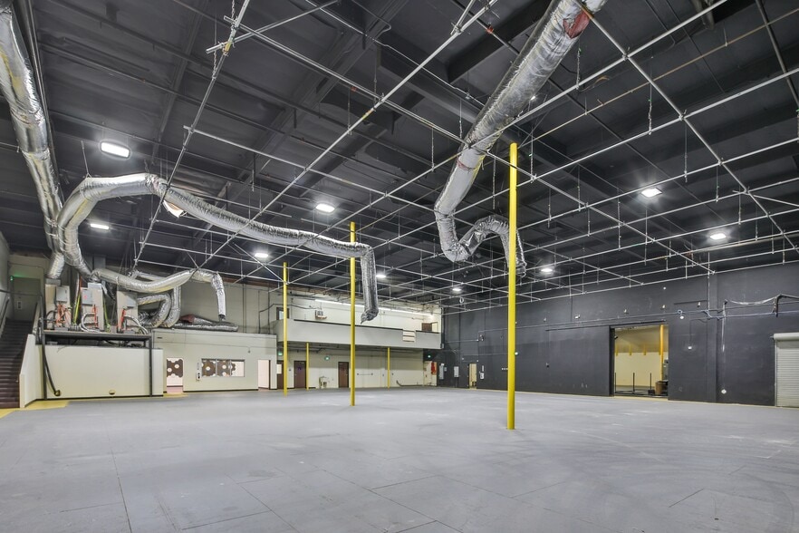 More Photos Of 25167-25169 Anza Dr, Valencia Warehouse For Sale