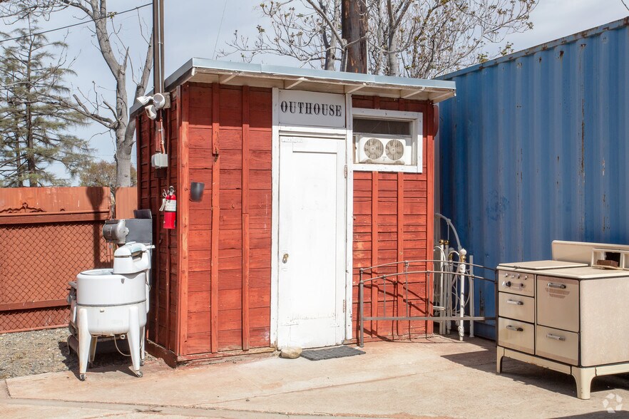 More Photos Of 502 W 6th St, Beaumont Freestanding For Sale