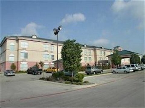 More Photos Of 3302 E Dupont Rd, Fort Wayne Hotel For Sale