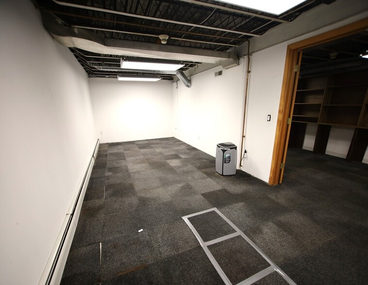 More Photos Of 326 Springside Ave, Pittsfield Office For Sale