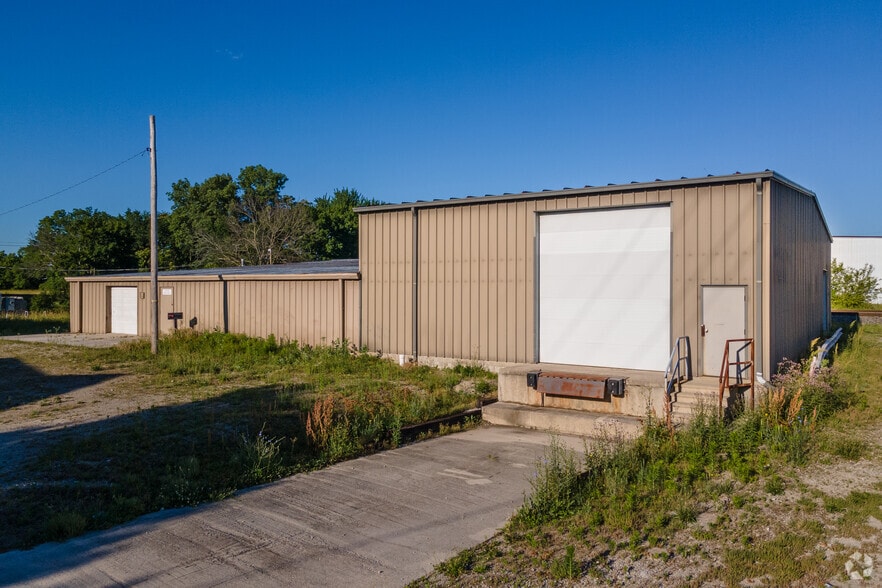 More Photos Of 431 E North St, Fostoria Warehouse For Lease