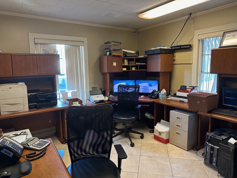 More Photos Of 1405 Moss St, Lafayette Office For Sale