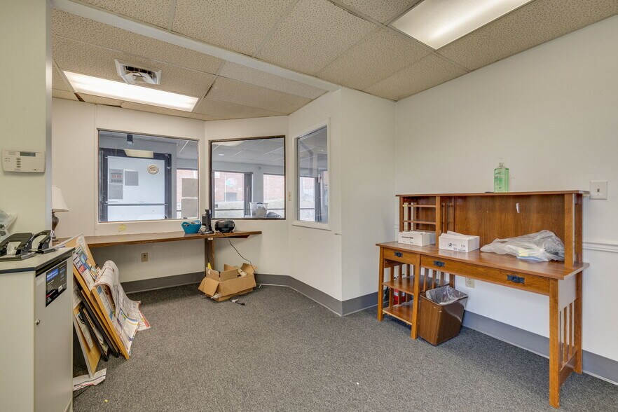 More Photos Of 311 W Walnut St, Johnson City Office For Sale