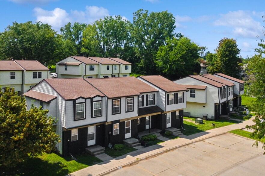 More Photos Of 2517 Sylvan Glen Ct, Iowa City Apartments For Sale