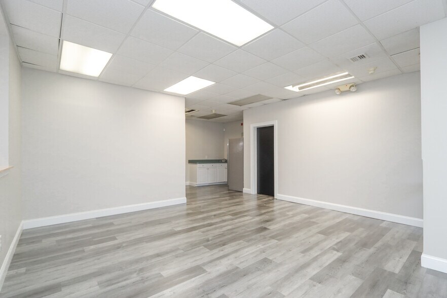 More Photos Of 939-941 E Columbus Ave, Springfield Office For Sale