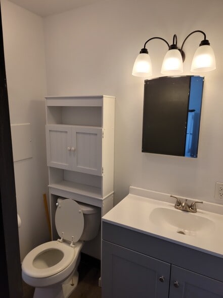 More Photos Of 450 Montana Ave, Lovell Storefront Retail Office For Sale