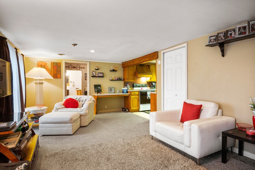 More Photos Of 17001 IN-3, Eaton Bar For Sale