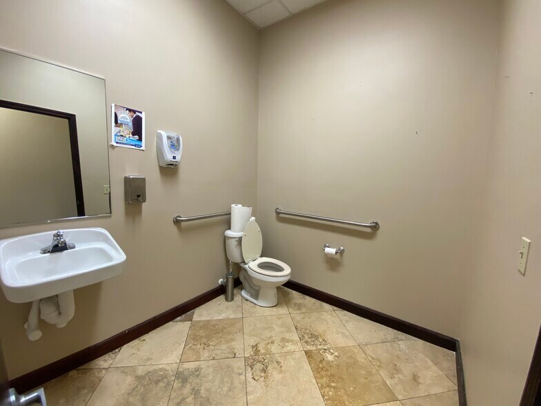 More Photos Of 1040 Wildewood Centre Dr, Columbia Office For Lease